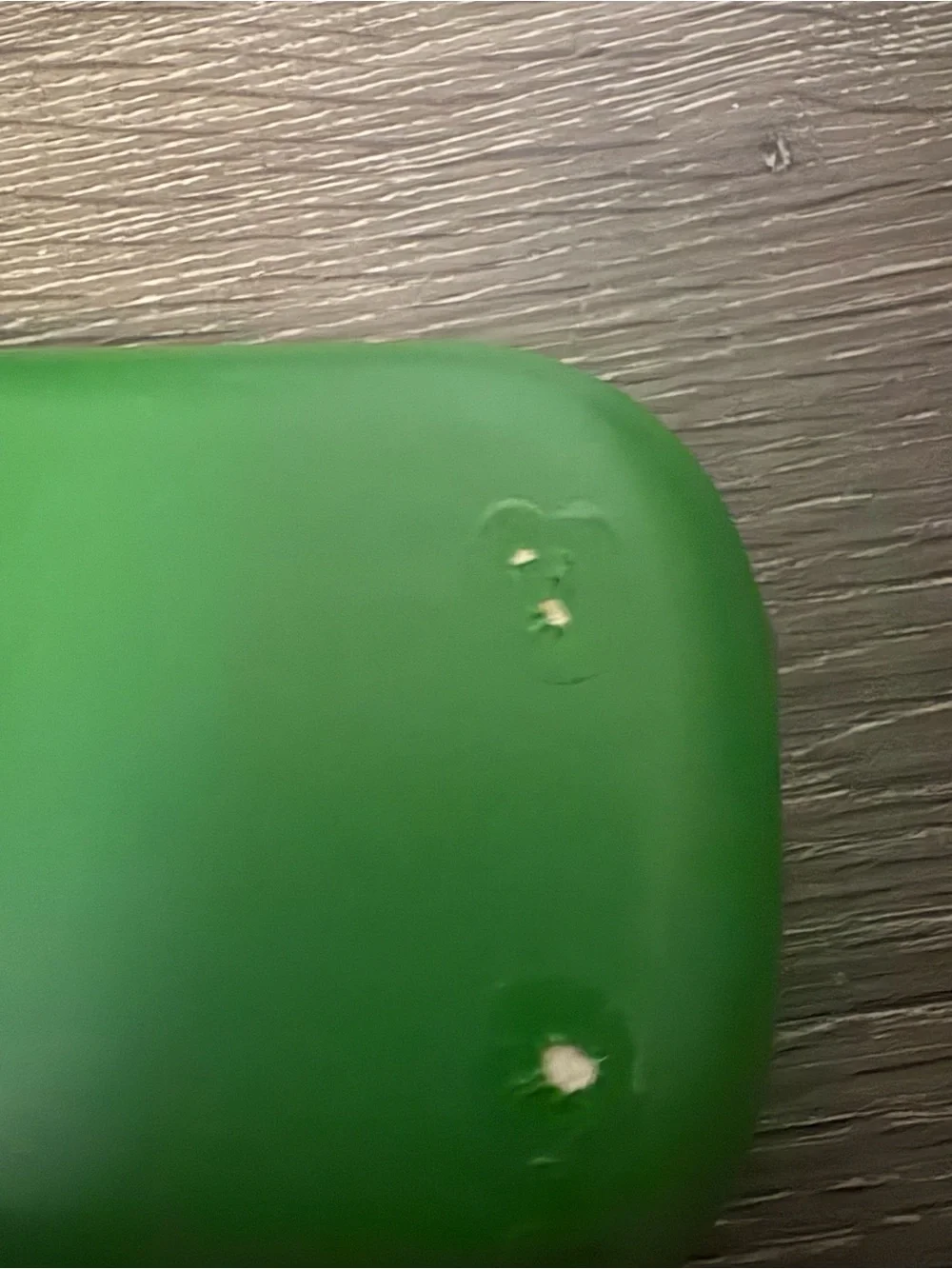 kate spade Green glass case. Has flaw on front.